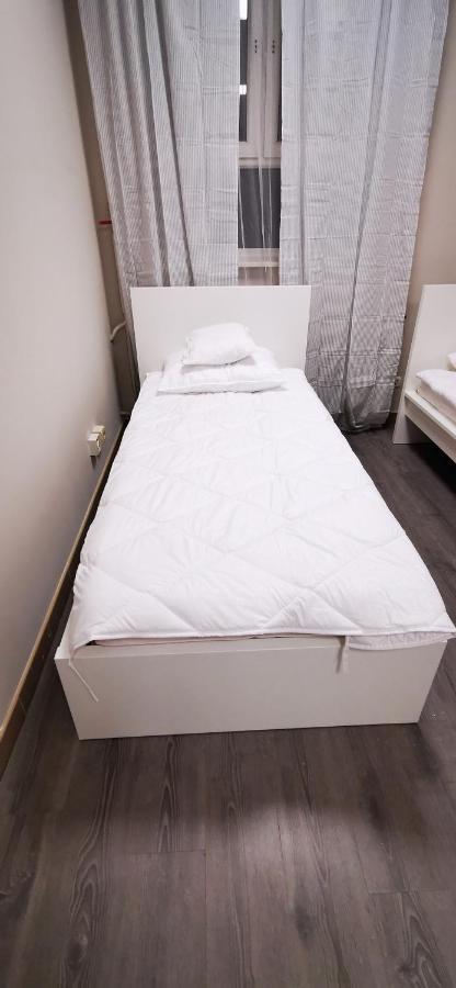 Hostel Powstaniec Wola - Private Rooms Warsaw Exterior photo