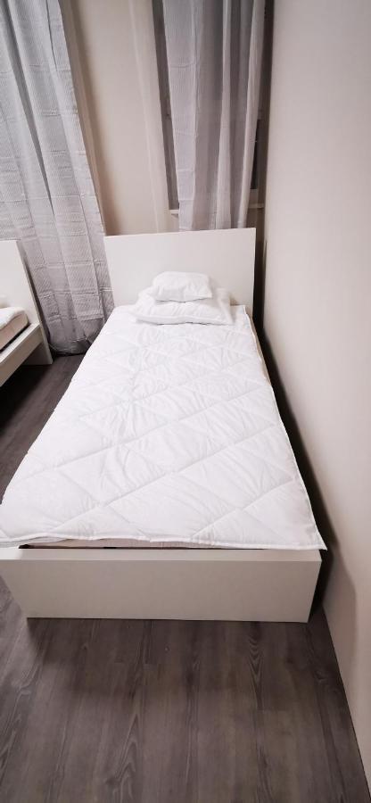 Hostel Powstaniec Wola - Private Rooms Warsaw Exterior photo