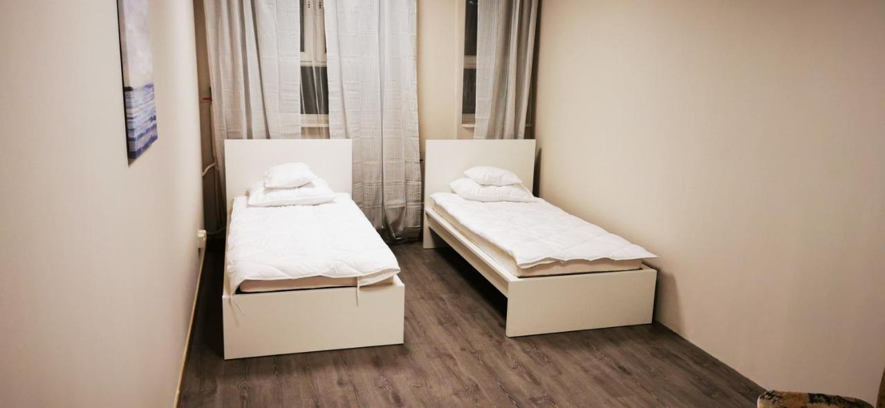 Hostel Powstaniec Wola - Private Rooms Warsaw Exterior photo
