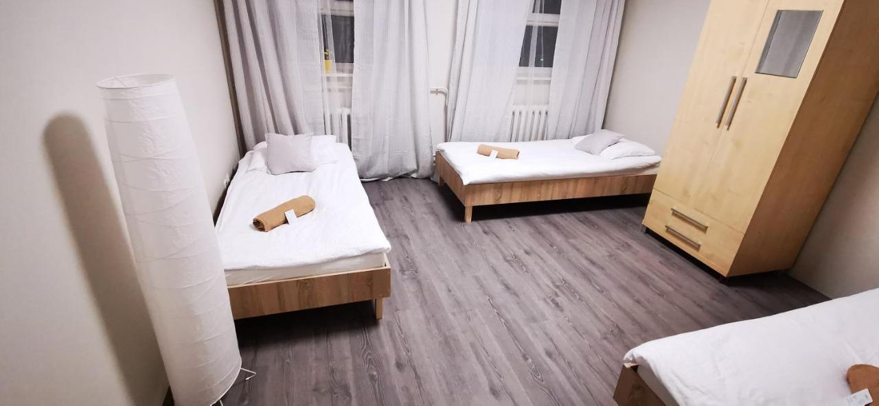 Hostel Powstaniec Wola - Private Rooms Warsaw Exterior photo