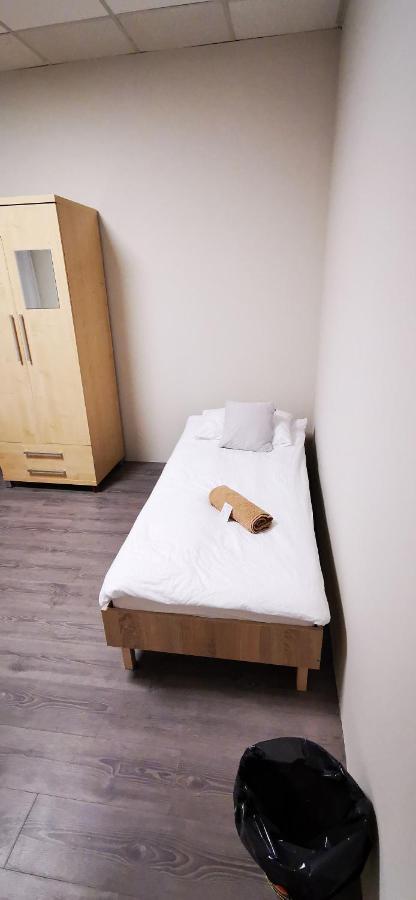 Hostel Powstaniec Wola - Private Rooms Warsaw Exterior photo