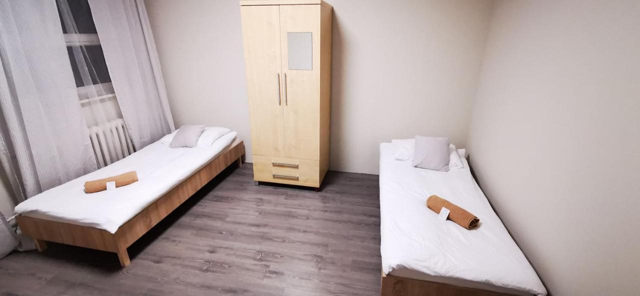 Hostel Powstaniec Wola - Private Rooms Warsaw Exterior photo