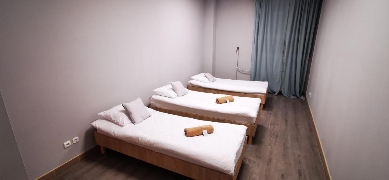Hostel Powstaniec Wola - Private Rooms Warsaw Exterior photo
