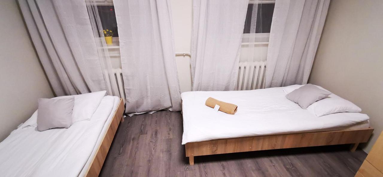 Hostel Powstaniec Wola - Private Rooms Warsaw Exterior photo