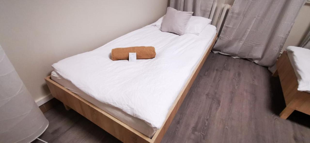 Hostel Powstaniec Wola - Private Rooms Warsaw Exterior photo
