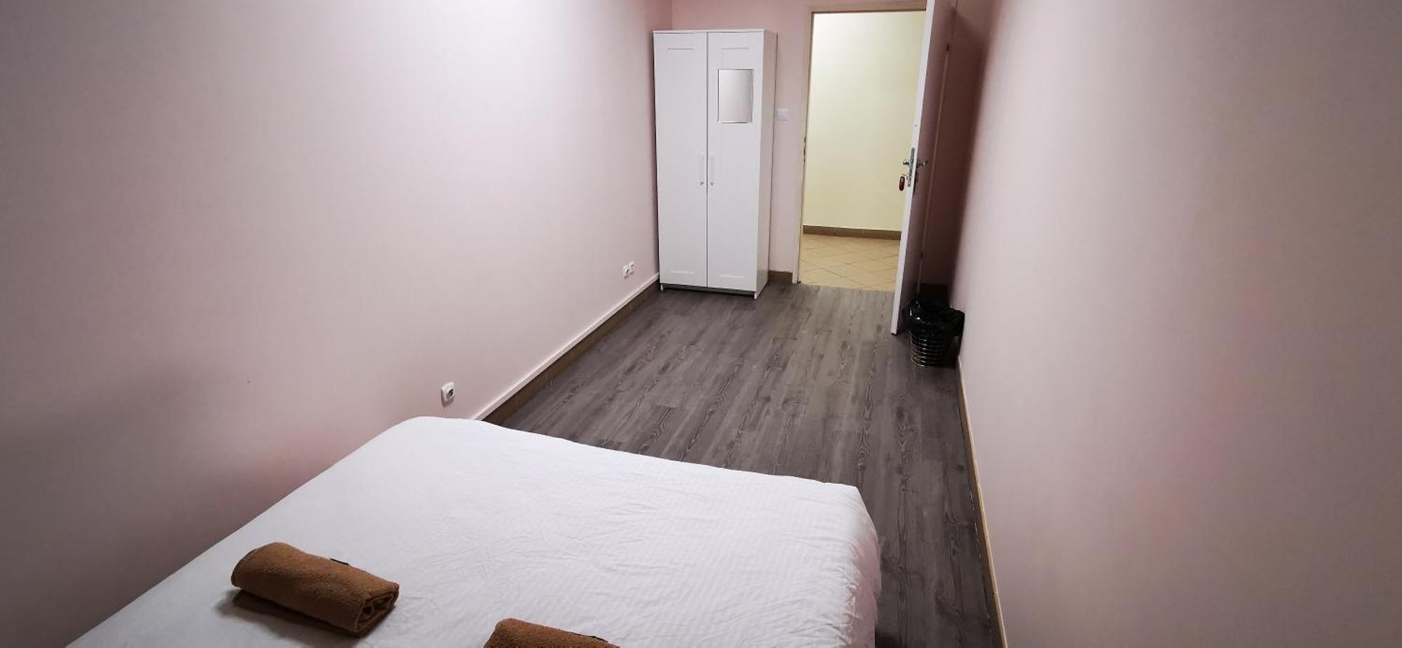 Hostel Powstaniec Wola - Private Rooms Warsaw Exterior photo