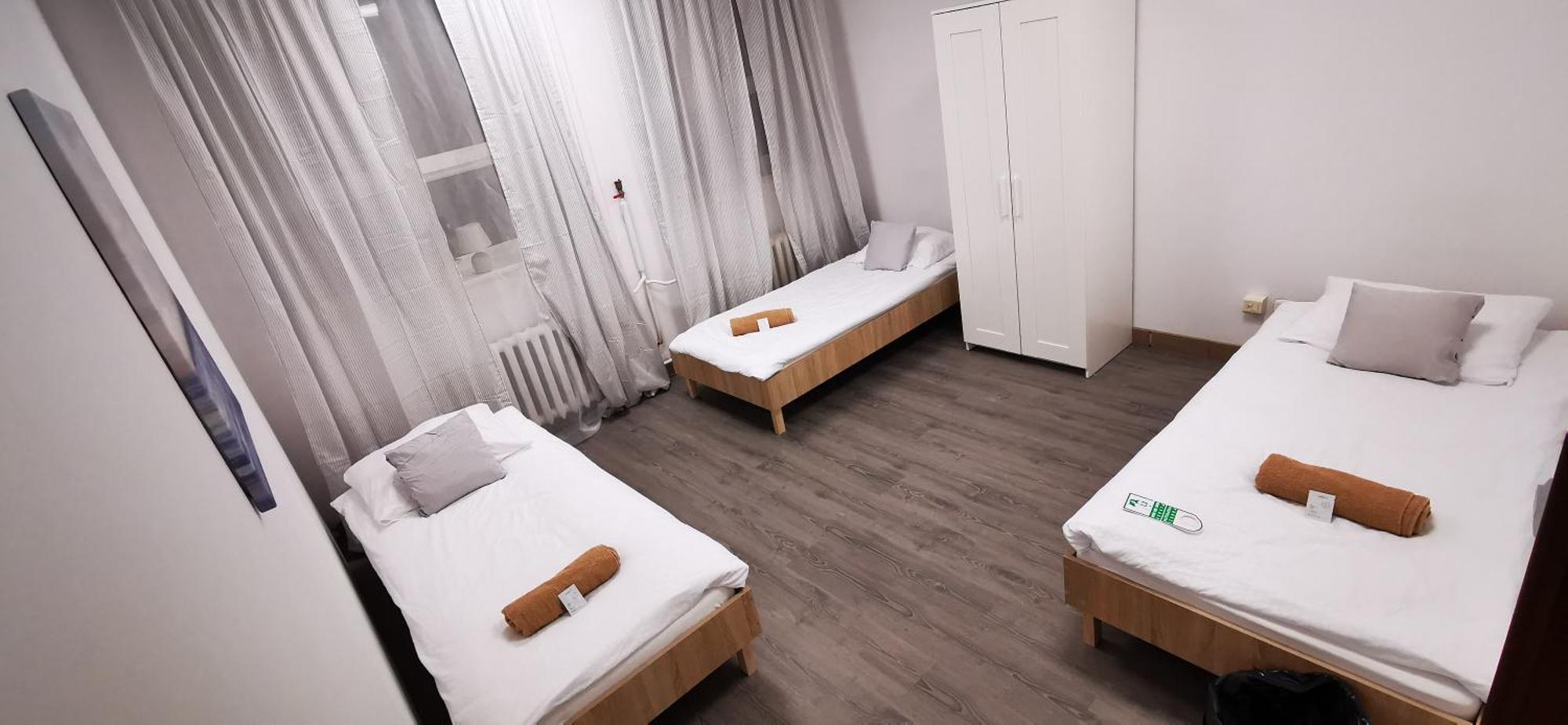 Hostel Powstaniec Wola - Private Rooms Warsaw Exterior photo